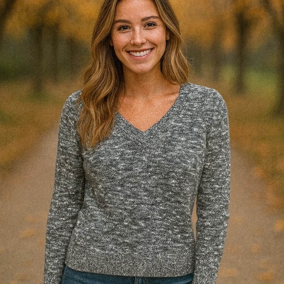 American Eagle Outfitters Sweaters - American Eagle Outfitters Gray Metallic Marled V-Neck Sweater Women’s Size S/P